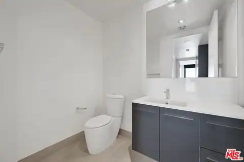432 N Oakhurst Dr #402, Beverly Hills, CA 90210 — photo 17