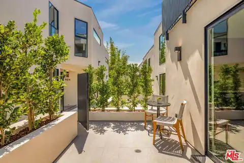 922 West Knoll Dr, West Hollywood, CA 90069 — photo 23
