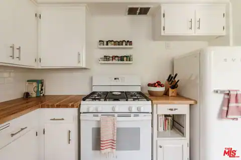 4501 Finley Ave #10, Los Angeles, CA 90027 — photo 17