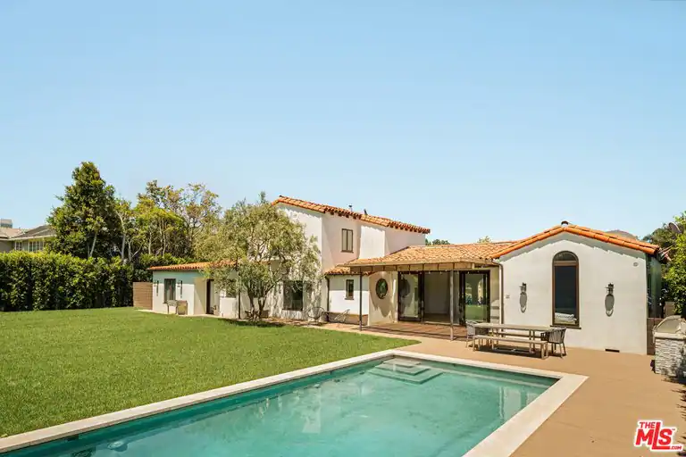 647 Toyopa Dr, Pacific Palisades, CA 90272