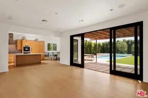 647 Toyopa Dr, Pacific Palisades, CA 90272 — photo 11