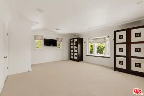 647 Toyopa Dr, Pacific Palisades, CA 90272 — photo 16