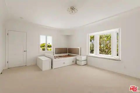 647 Toyopa Dr, Pacific Palisades, CA 90272 — photo 20
