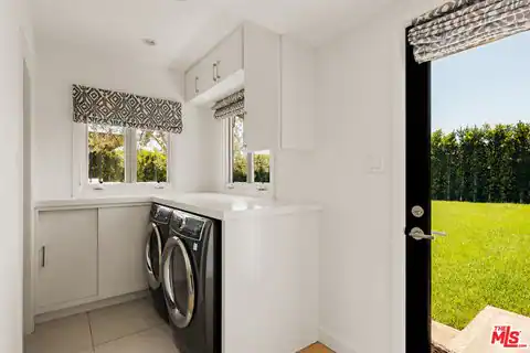 647 Toyopa Dr, Pacific Palisades, CA 90272 — photo 27