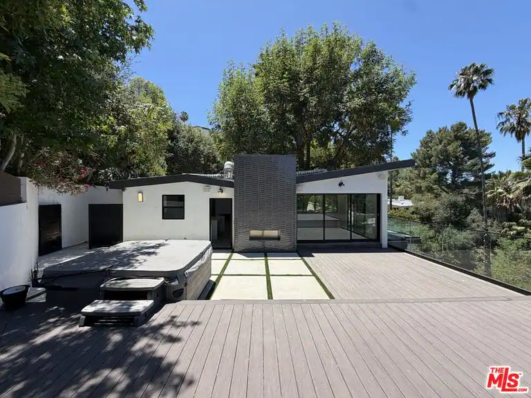 3565 Multiview Dr, Los Angeles, CA 90068