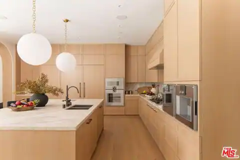 9951 Liebe Dr, Beverly Hills, CA 90210 — photo 14
