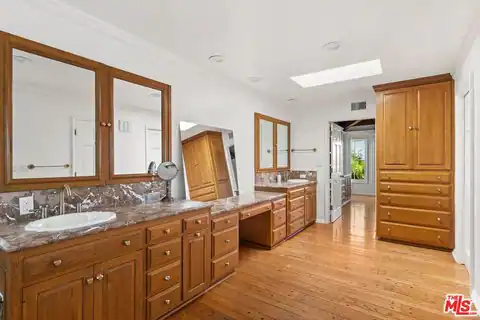 2317 Kimridge Rd, Los Angeles, CA 90210 — photo 10