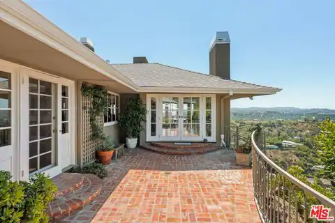 2317 Kimridge Rd, Los Angeles, CA 90210 — photo 32