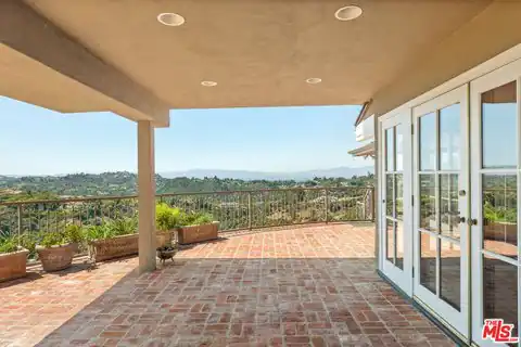2317 Kimridge Rd, Los Angeles, CA 90210 — photo 37