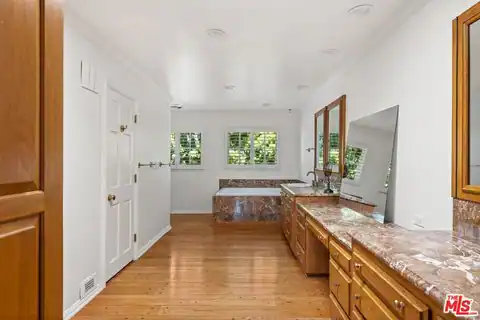 2317 Kimridge Rd, Los Angeles, CA 90210 — photo 9
