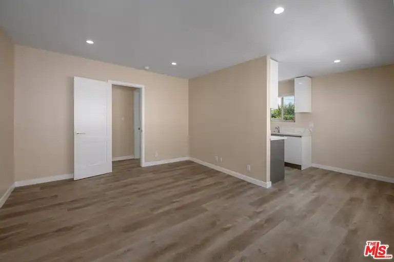 1553 S Saltair Ave #102, Los Angeles, CA 90025