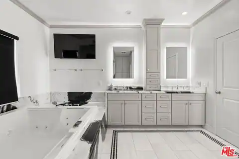 22405 Calipatria Dr, Calabasas, CA 91302 — photo 19