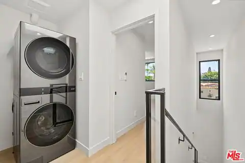 5841 Whitworth Dr, Los Angeles, CA 90019 — photo 10