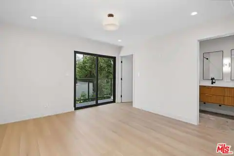 5841 Whitworth Dr, Los Angeles, CA 90019 — photo 11