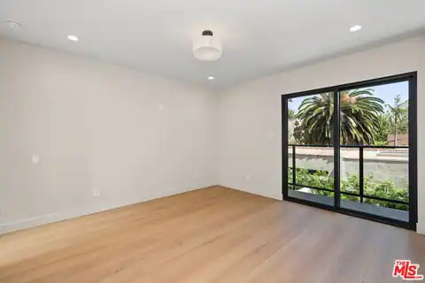 5841 Whitworth Dr, Los Angeles, CA 90019 — photo 12