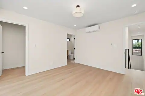 5841 Whitworth Dr, Los Angeles, CA 90019 — photo 13