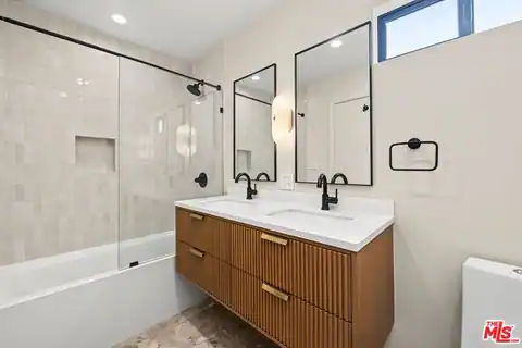 5841 Whitworth Dr, Los Angeles, CA 90019 — photo 14
