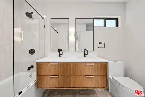 5841 Whitworth Dr, Los Angeles, CA 90019 — photo 15
