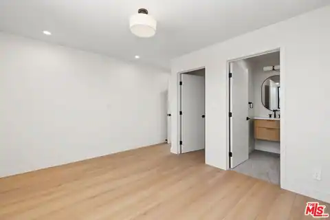 5841 Whitworth Dr, Los Angeles, CA 90019 — photo 17