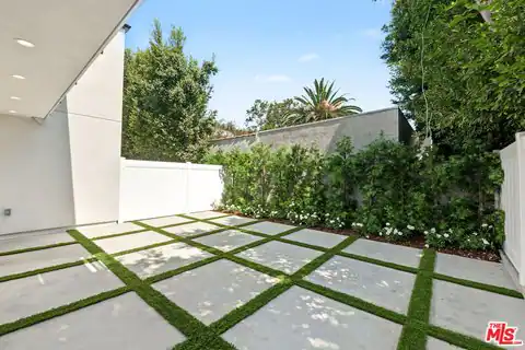 5841 Whitworth Dr, Los Angeles, CA 90019 — photo 21