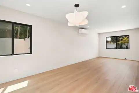 5841 Whitworth Dr, Los Angeles, CA 90019 — photo 27