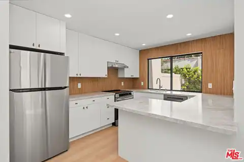 5841 Whitworth Dr, Los Angeles, CA 90019 — photo 7