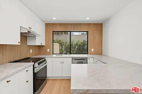 5841 Whitworth Dr, Los Angeles, CA 90019 — photo 8
