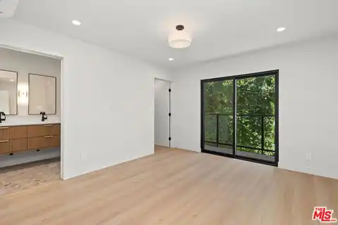 5843 Whitworth Dr, Los Angeles, CA 90019 — photo 11