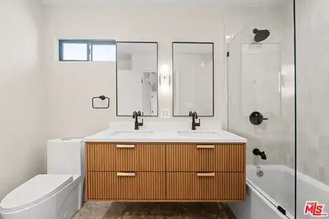 5843 Whitworth Dr, Los Angeles, CA 90019 — photo 14