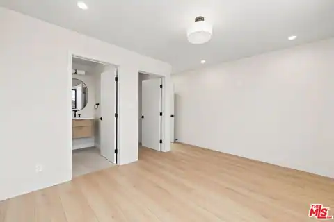 5843 Whitworth Dr, Los Angeles, CA 90019 — photo 15