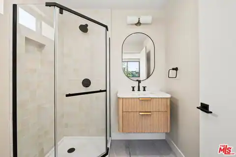 5843 Whitworth Dr, Los Angeles, CA 90019 — photo 17