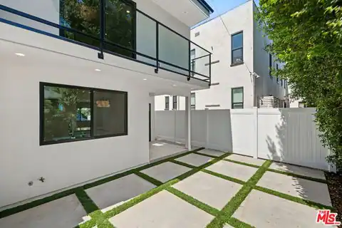 5843 Whitworth Dr, Los Angeles, CA 90019 — photo 19