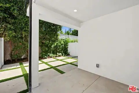 5843 Whitworth Dr, Los Angeles, CA 90019 — photo 20