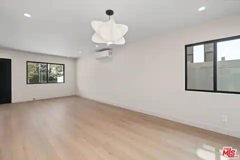 5843 Whitworth Dr, Los Angeles, CA 90019 — photo 22