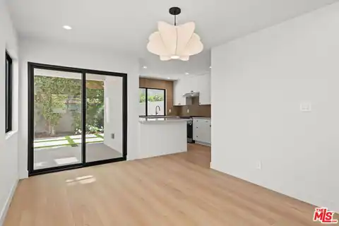 5843 Whitworth Dr, Los Angeles, CA 90019 — photo 24