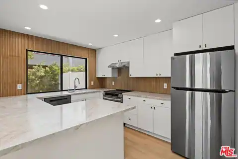 5843 Whitworth Dr, Los Angeles, CA 90019 — photo 7