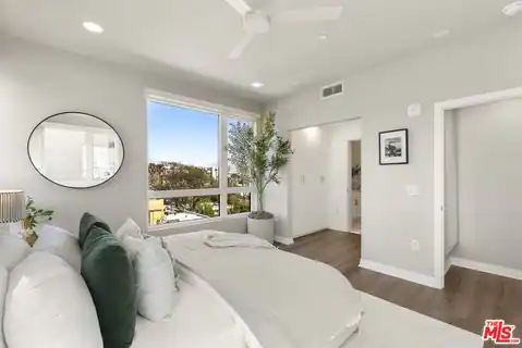 7428 Santa Monica Blvd #301, West Hollywood, CA 90046 — photo 14