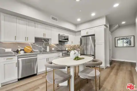 7428 Santa Monica Blvd #301, West Hollywood, CA 90046 — photo 4