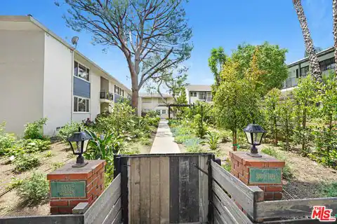 1219 N Crescent Heights Blvd #B, West Hollywood, CA 90046 — photo 2