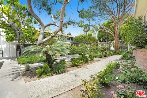1219 N Crescent Heights Blvd #B, West Hollywood, CA 90046 — photo 3