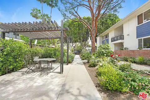 1219 N Crescent Heights Blvd #B, West Hollywood, CA 90046 — photo 4