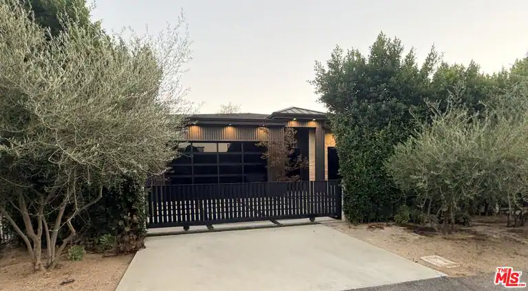 14752 Hartsook St, Sherman Oaks, CA 91403