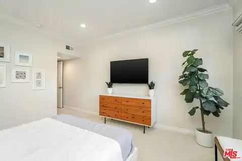 125 Montana Ave #204, Santa Monica, CA 90403 — photo 12