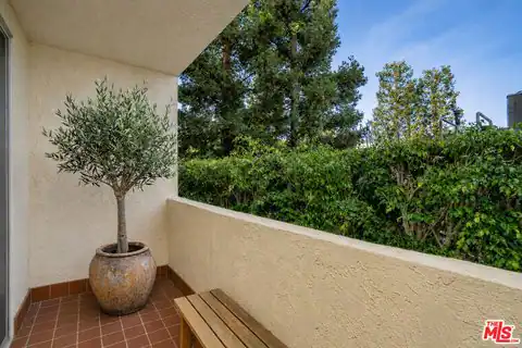 125 Montana Ave #204, Santa Monica, CA 90403 — photo 2