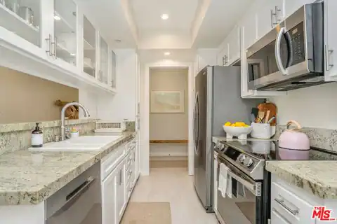 125 Montana Ave #204, Santa Monica, CA 90403 — photo 8