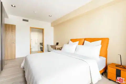 547 N Sweetzer Ave #PH 303, West Hollywood, CA 90048 — photo 10