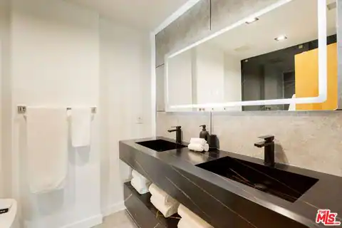 547 N Sweetzer Ave #PH 303, West Hollywood, CA 90048 — photo 13