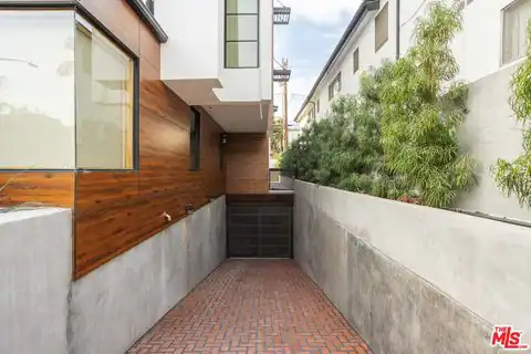 547 N Sweetzer Ave #PH 303, West Hollywood, CA 90048 — photo 23