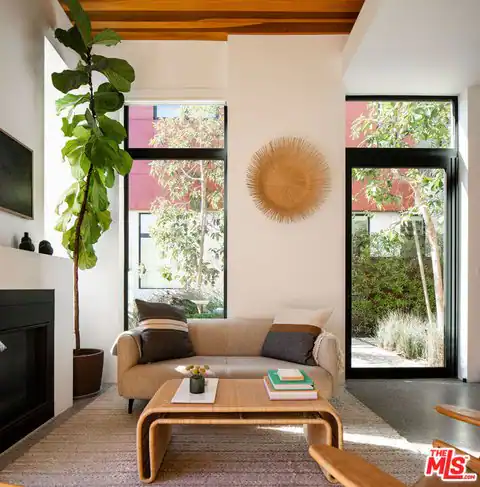 1329 California Ave #102, Santa Monica, CA 90403 — photo 2