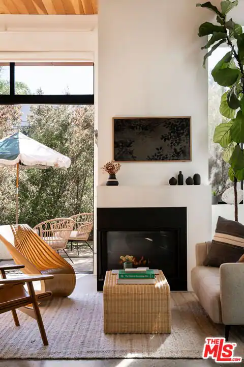 1329 California Ave #102, Santa Monica, CA 90403 — photo 3